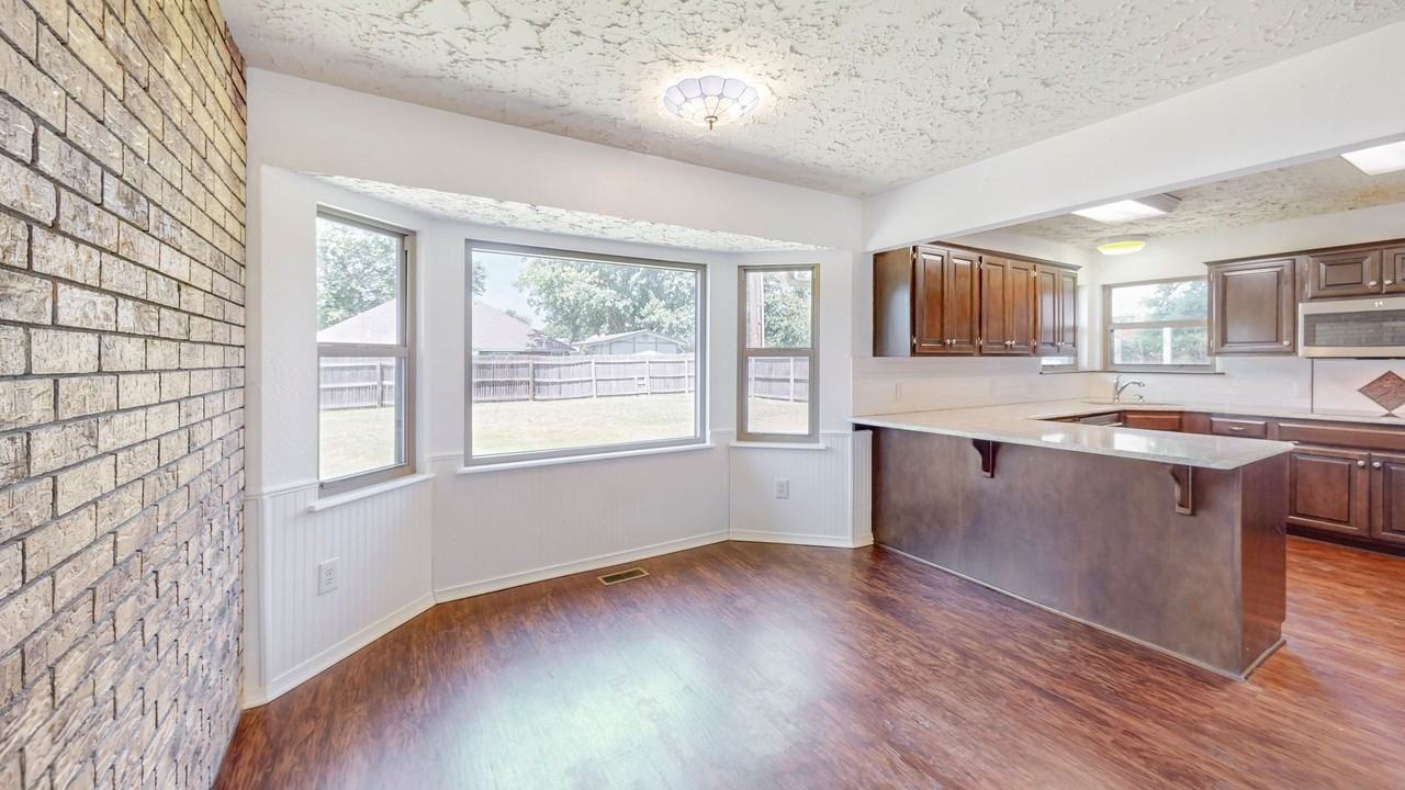 4004 S Maple Ave - Photo 4 of 22