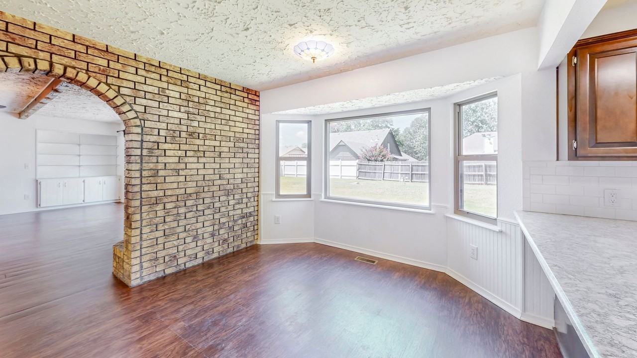 4004 S Maple Ave - Photo 5 of 22