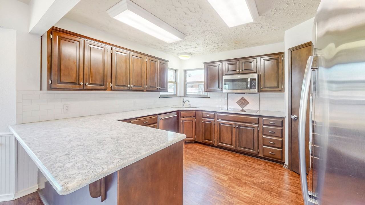 4004 S Maple Ave - Photo 6 of 22