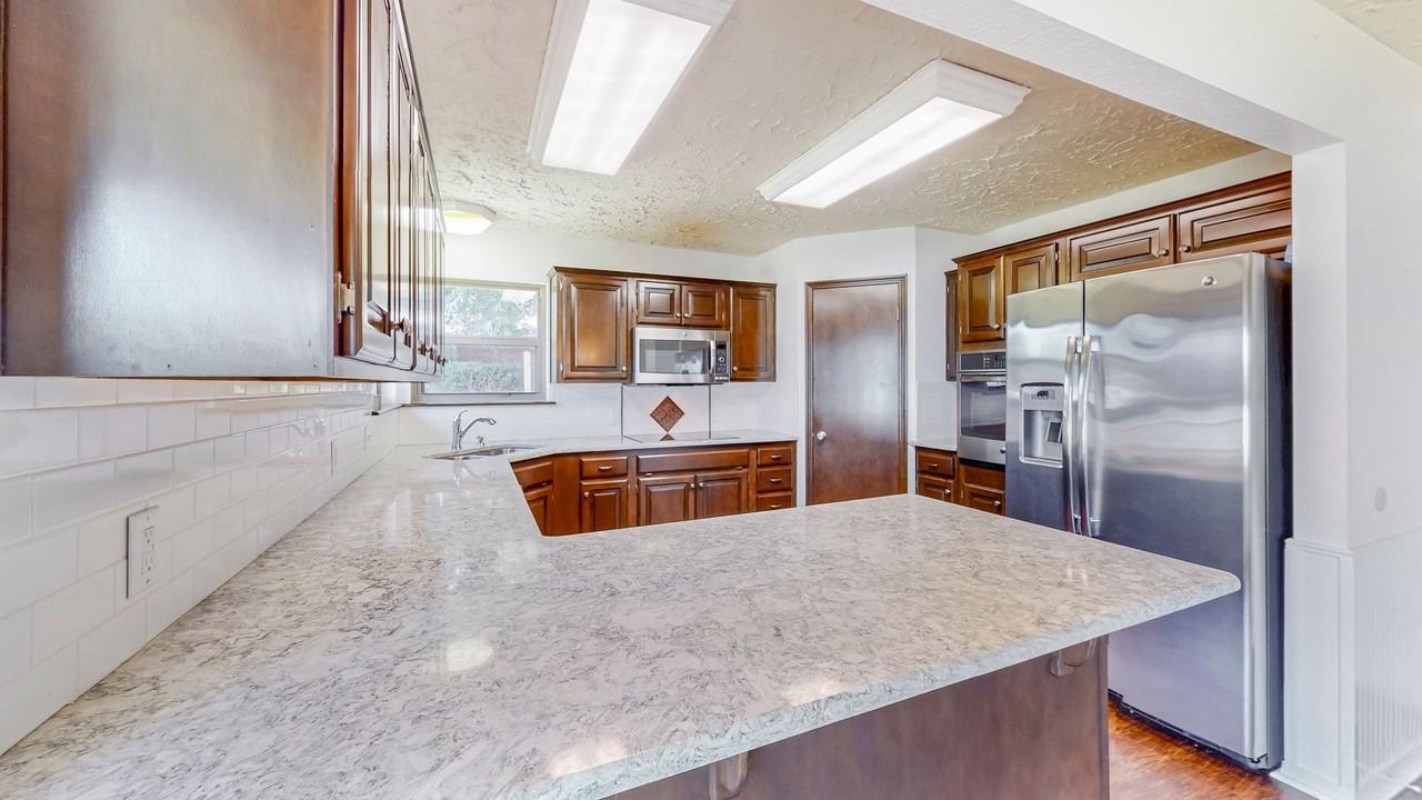 4004 S Maple Ave - Photo 7 of 22
