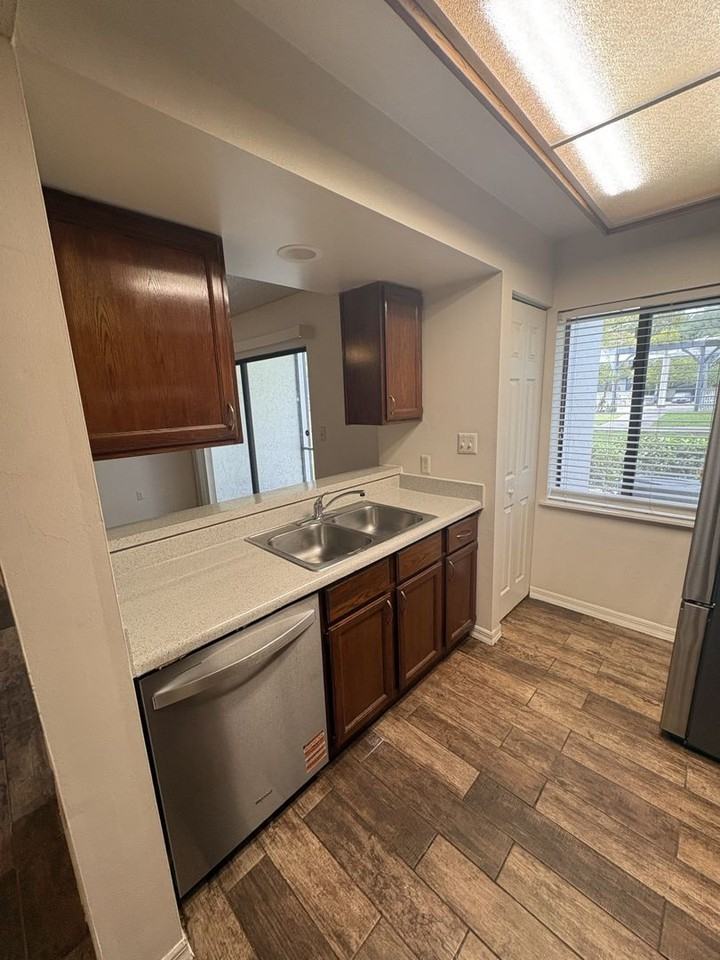 184 Riverbend Dr #101 - Photo 3 of 11