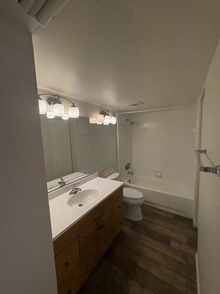184 Riverbend Dr #101 - Photo 5 of 11