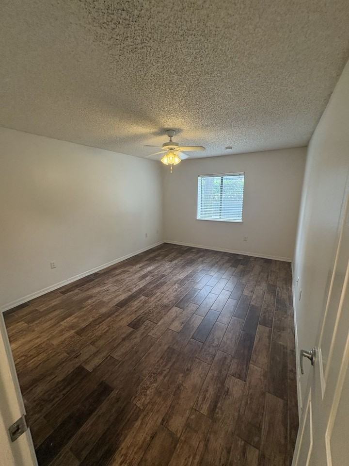 184 Riverbend Dr #101 - Photo 6 of 11