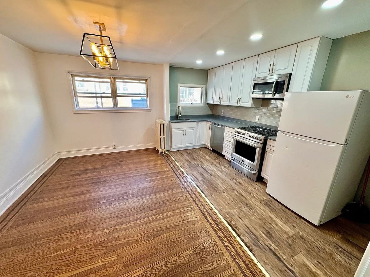 7111 Greenwood Ave - Photo 2 of 20