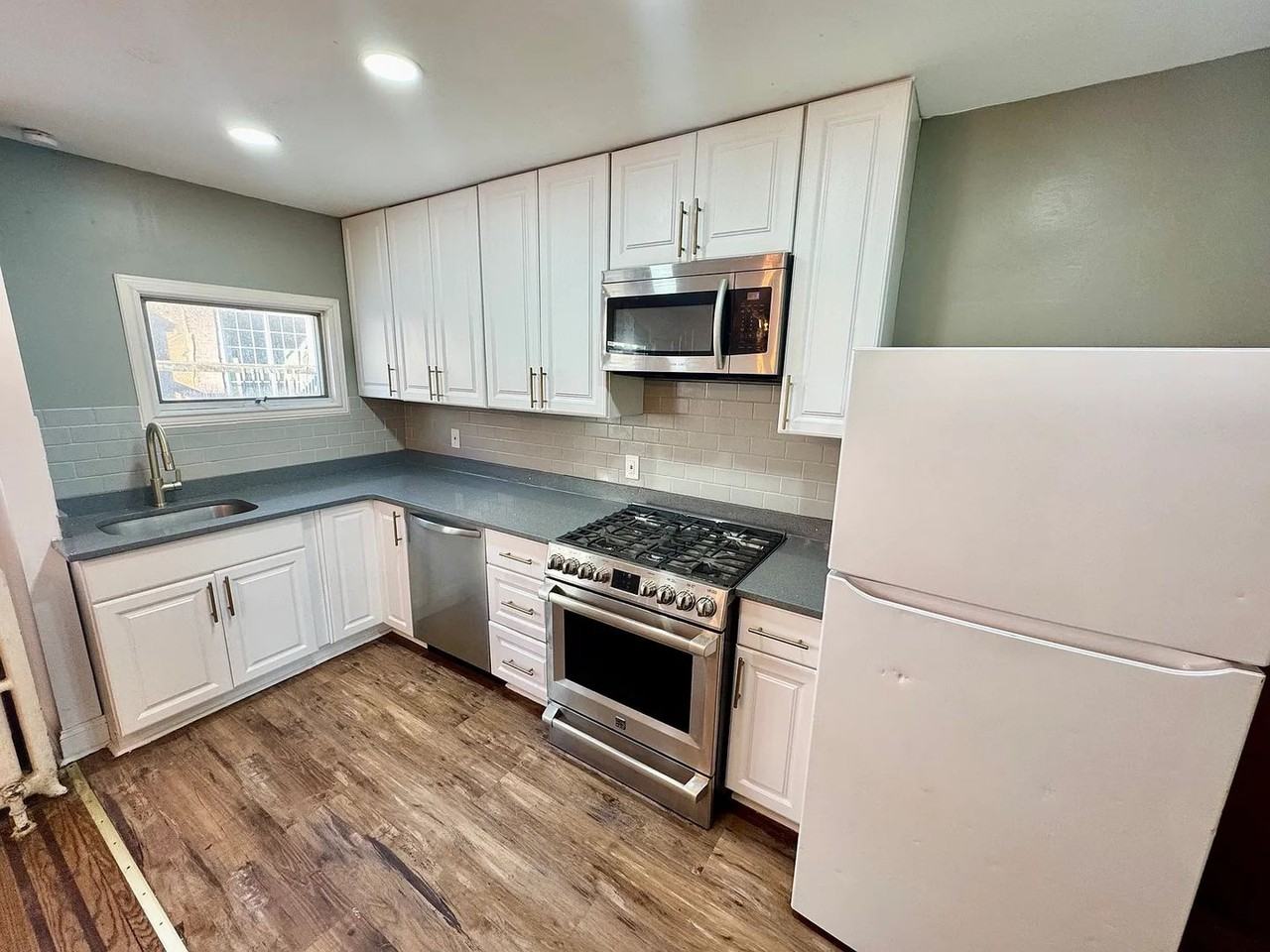 7111 Greenwood Ave - Photo 4 of 20