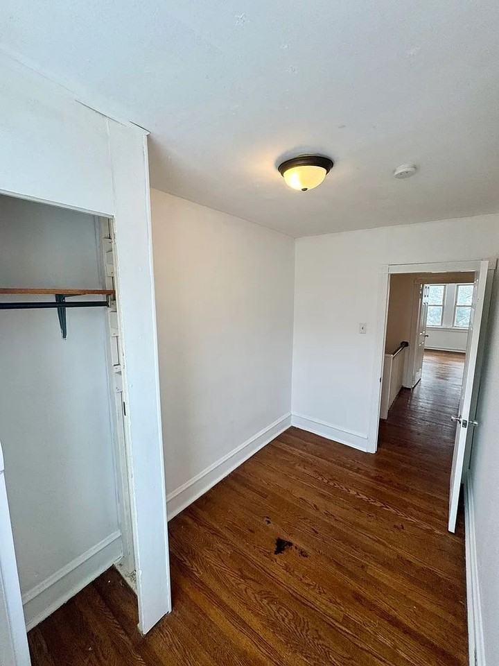 7111 Greenwood Ave - Photo 7 of 20