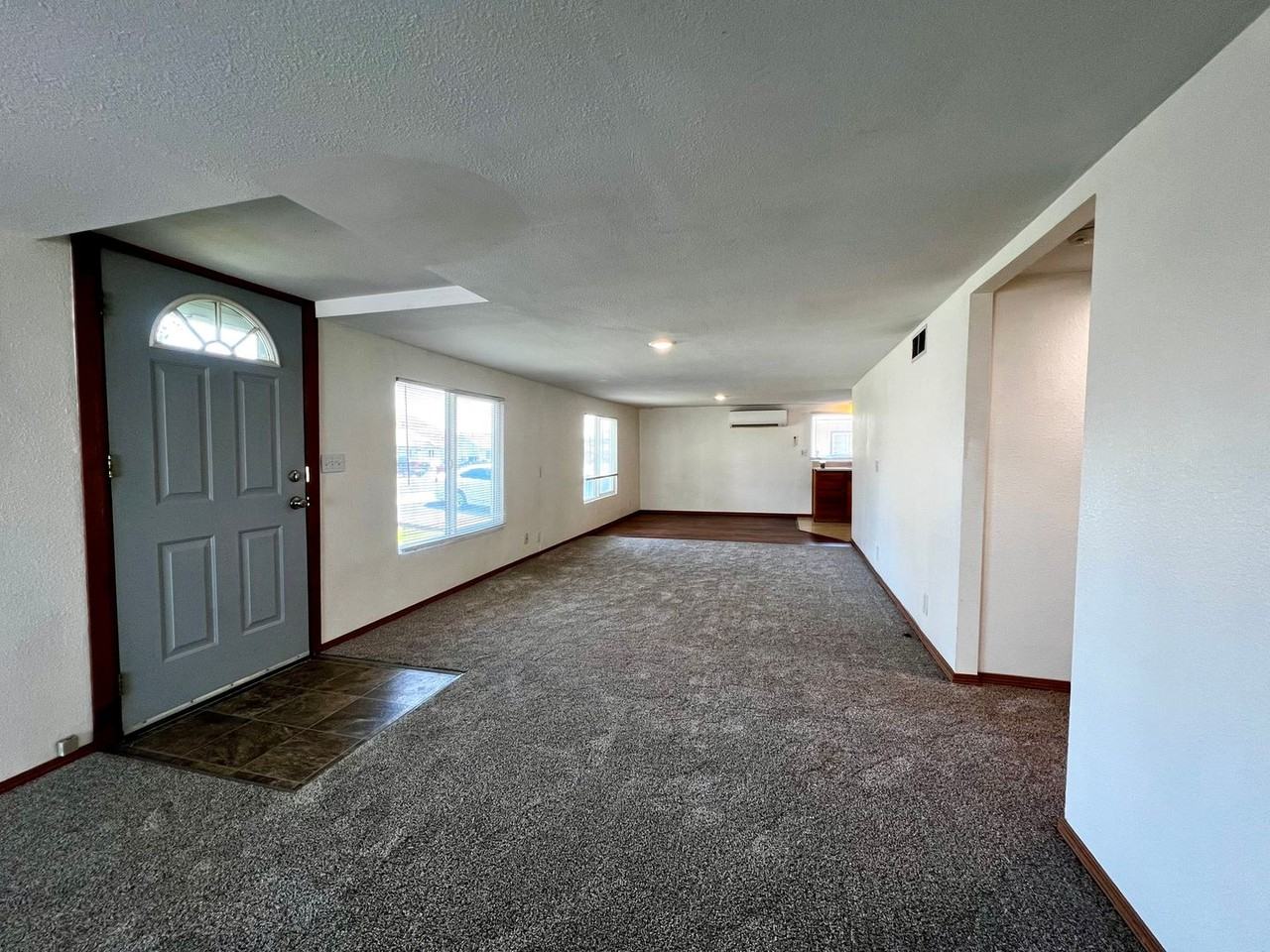 404 S 3rd St - Photo 3 of 20