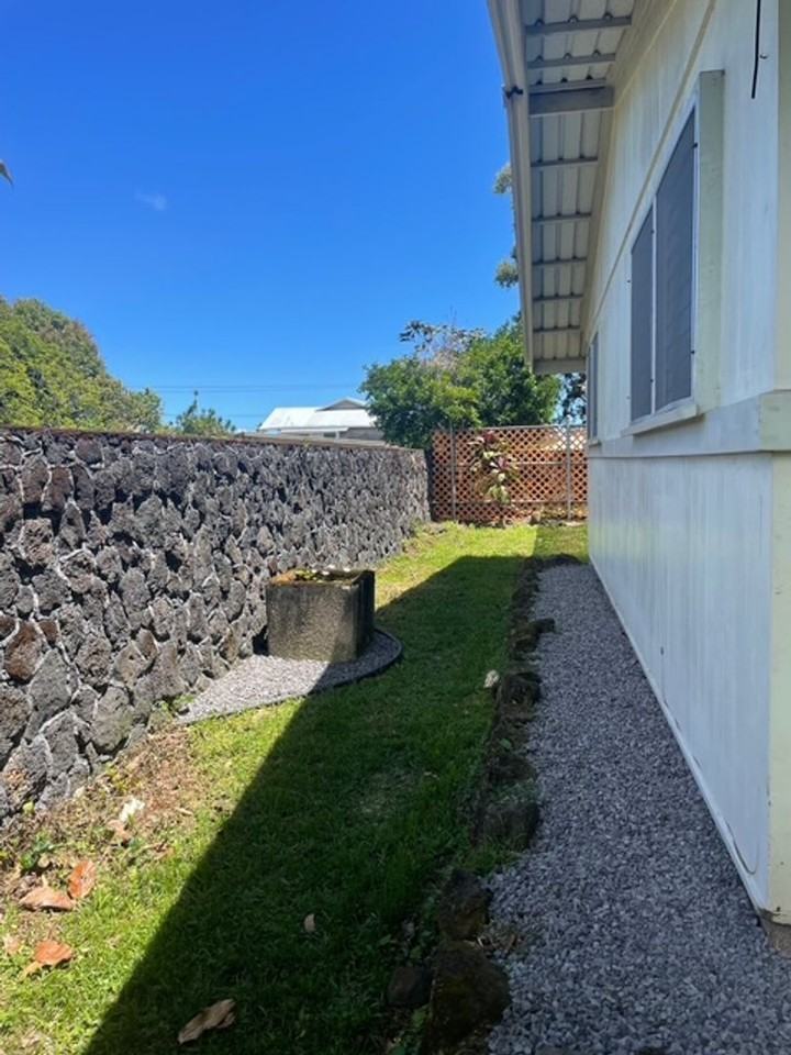 655A Hinano St - Photo 2 of 17