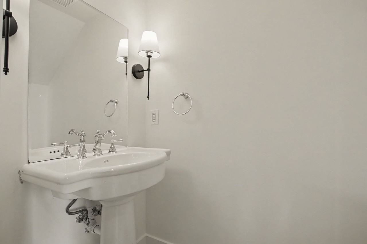 801 Main St - Photo 5 of 26