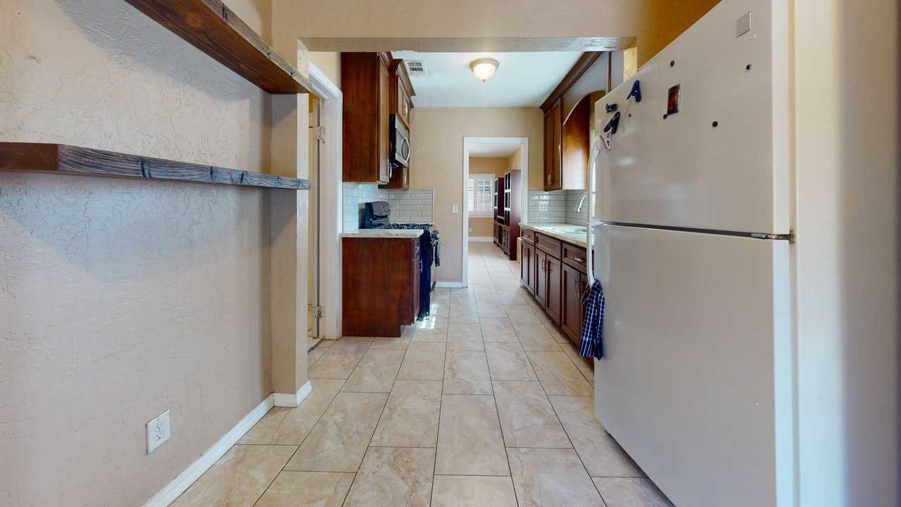4146 E Mckenzie Ave - Photo 5 of 13