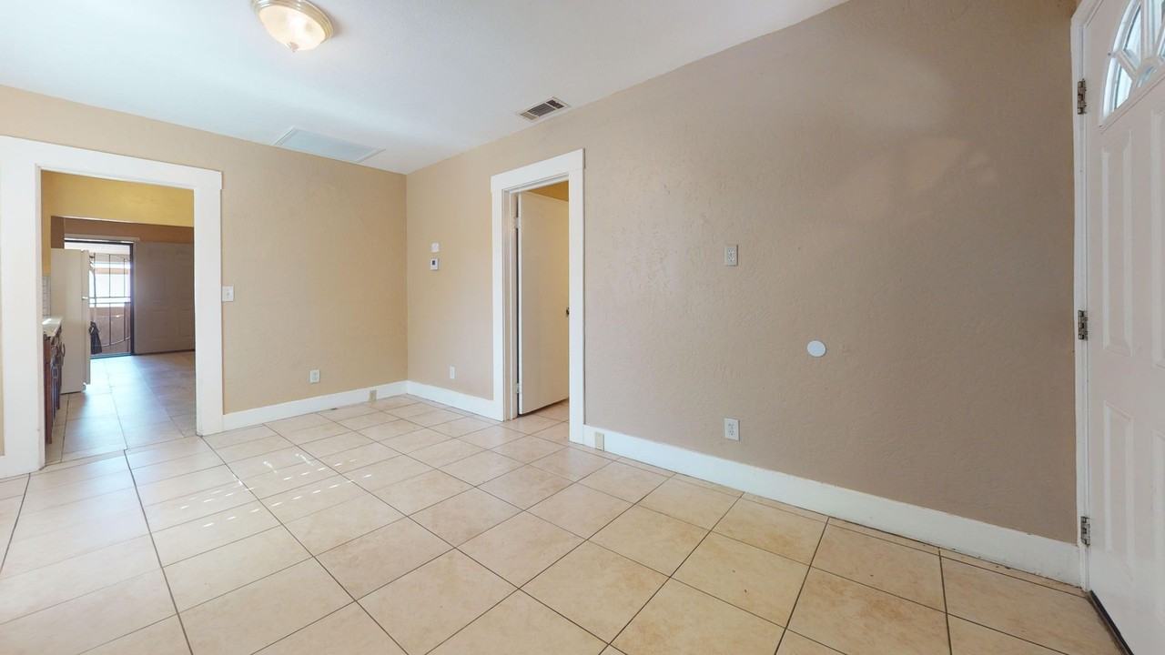 4146 E Mckenzie Ave - Photo 7 of 13