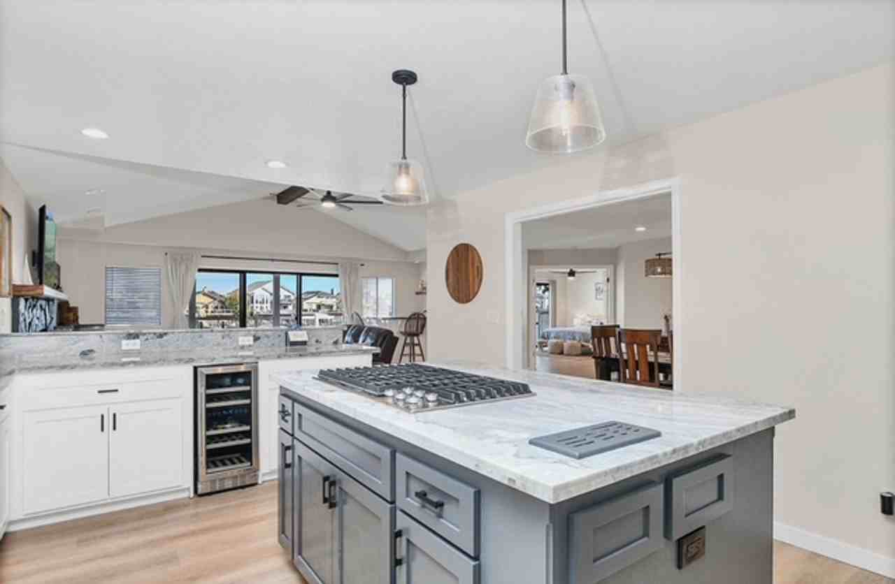 1923 Seal Way - Photo 2 of 26