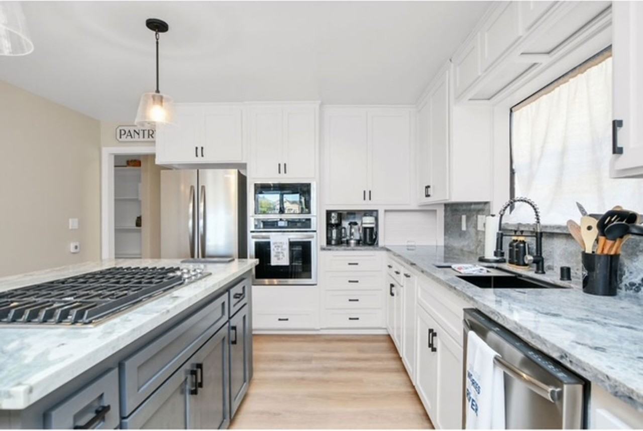 1923 Seal Way - Photo 3 of 26