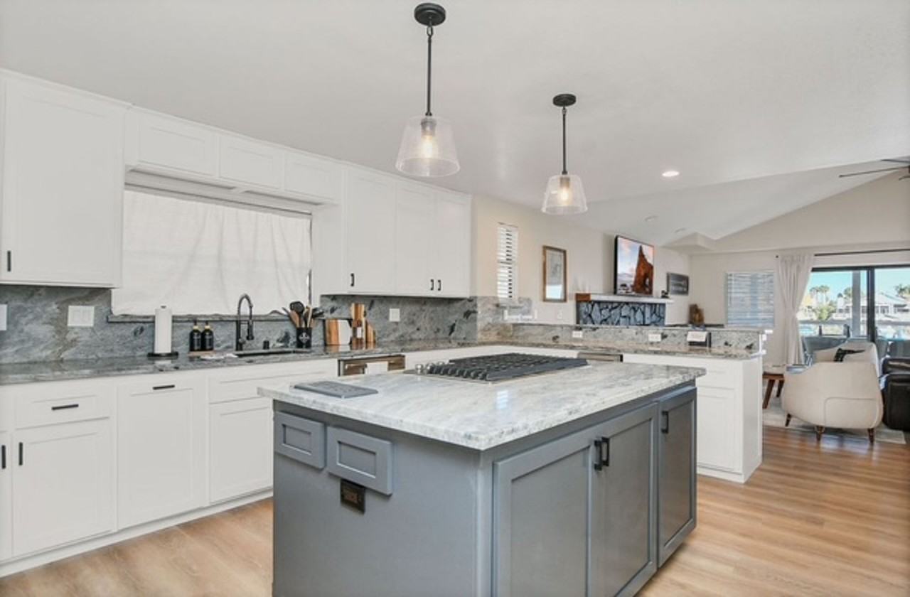 1923 Seal Way - Photo 4 of 26