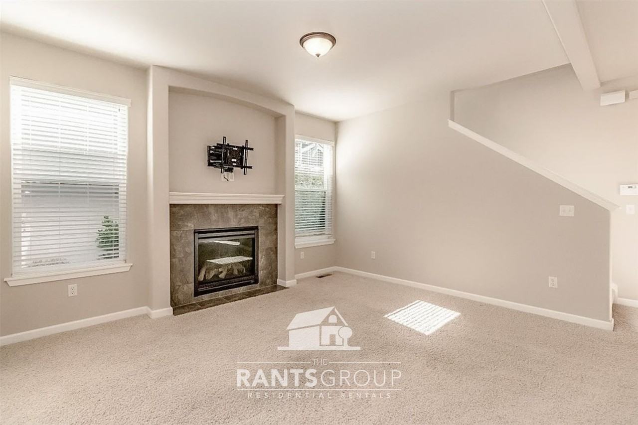 4724 Stonegate St Se - Photo 4 of 23