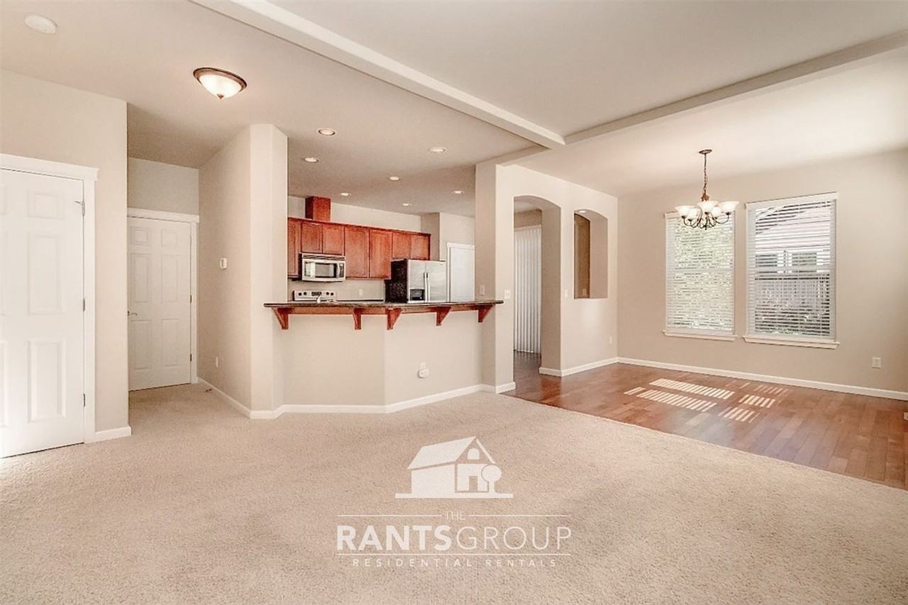 4724 Stonegate St Se - Photo 7 of 23