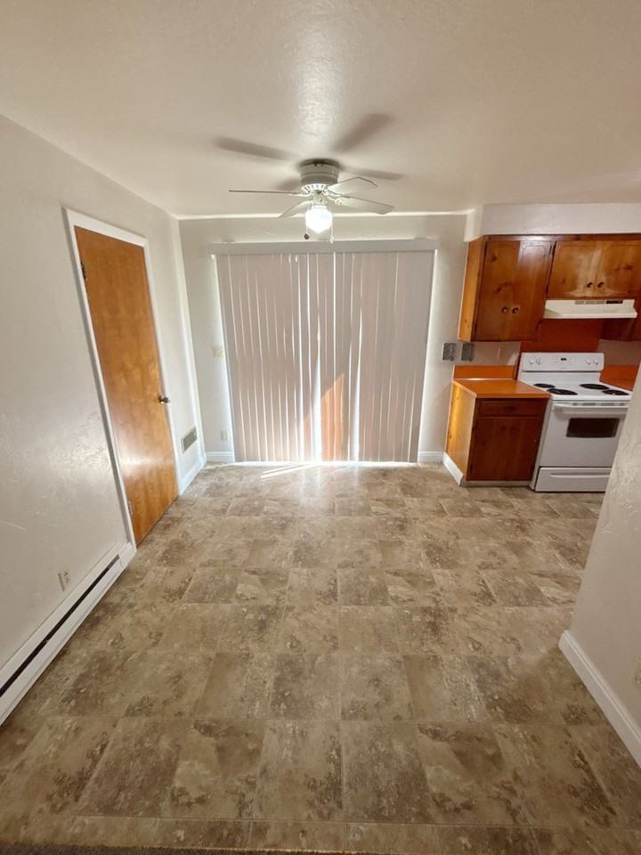 1110 Garfield St - Photo 4 of 10