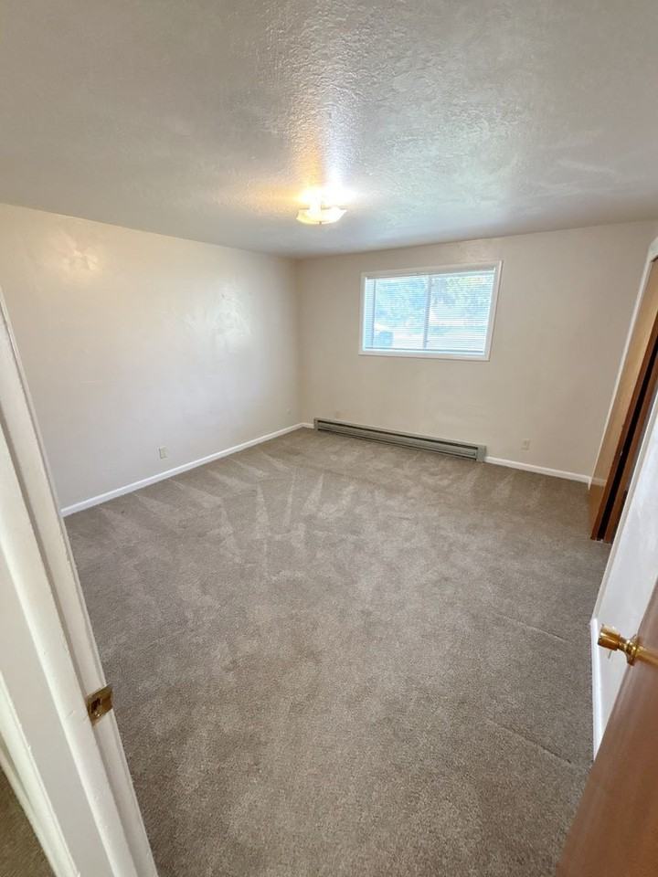 1110 Garfield St - Photo 7 of 10