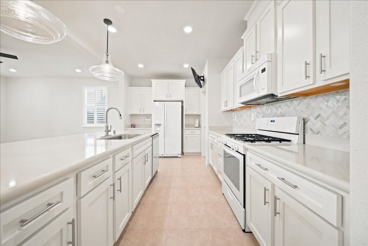 15 Bannock Glen Pl - Photo 5 of 32