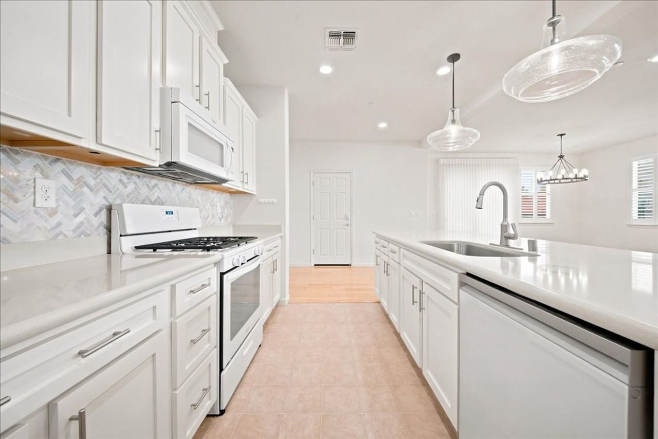 15 Bannock Glen Pl - Photo 6 of 32