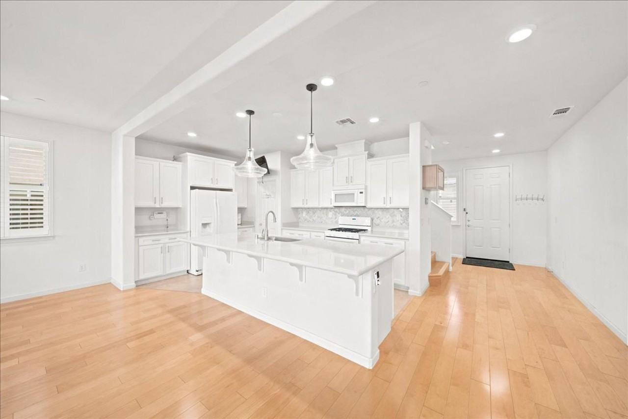 15 Bannock Glen Pl - Photo 7 of 32