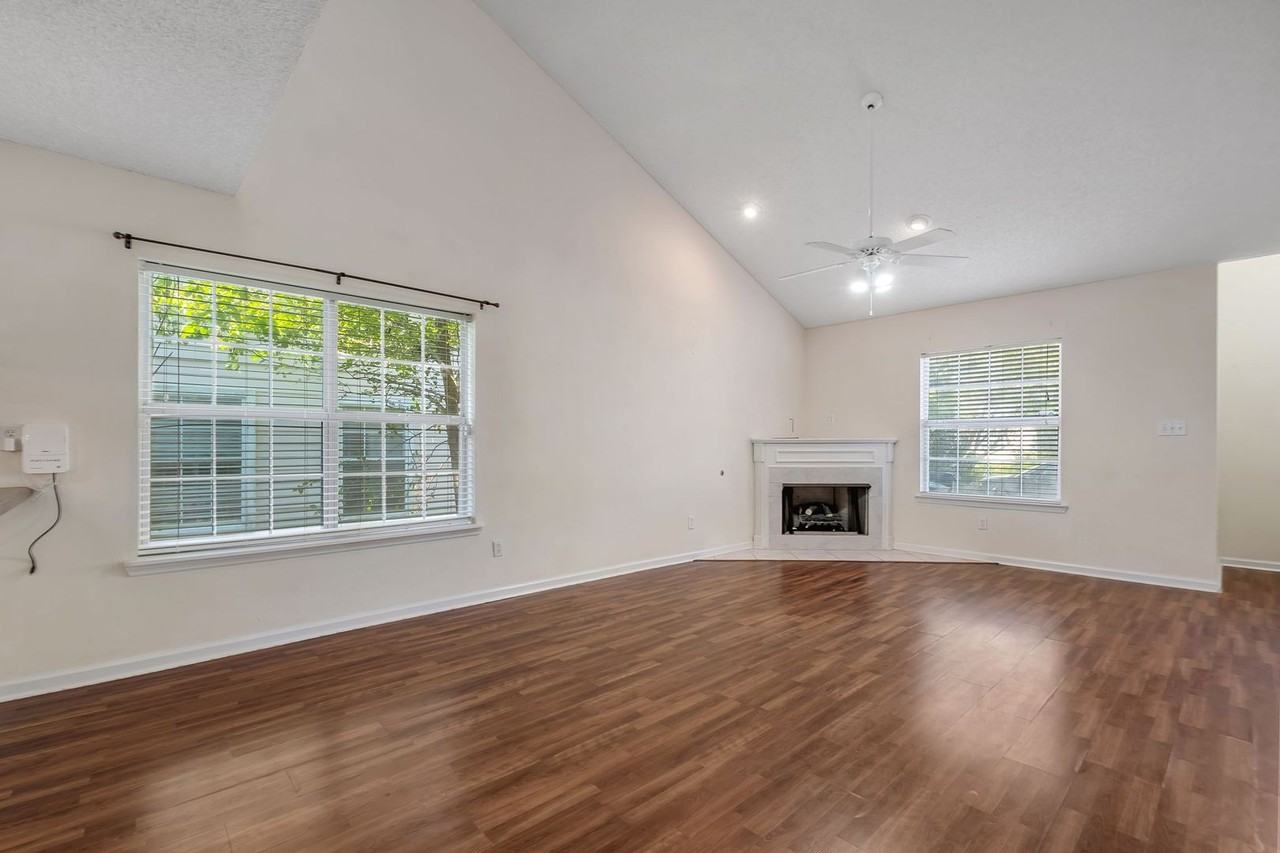 3056 Royal Palm Way - Photo 5 of 24