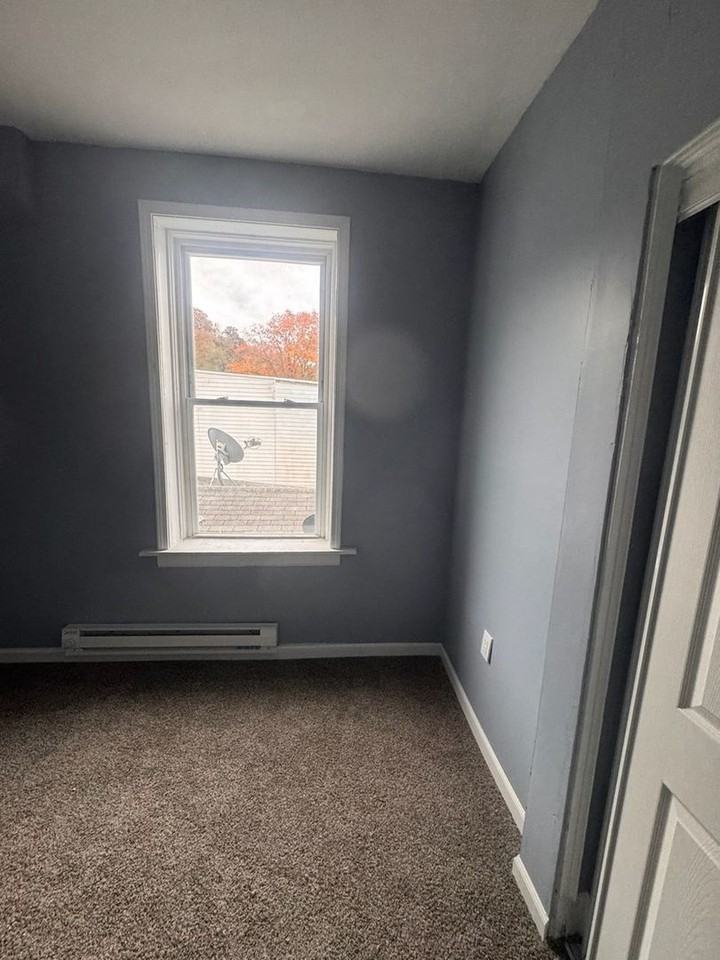 320 Main St - Photo 6 of 14