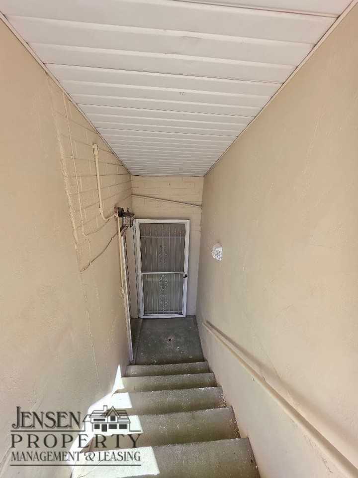 461 Diagonal St - Photo 2 of 17