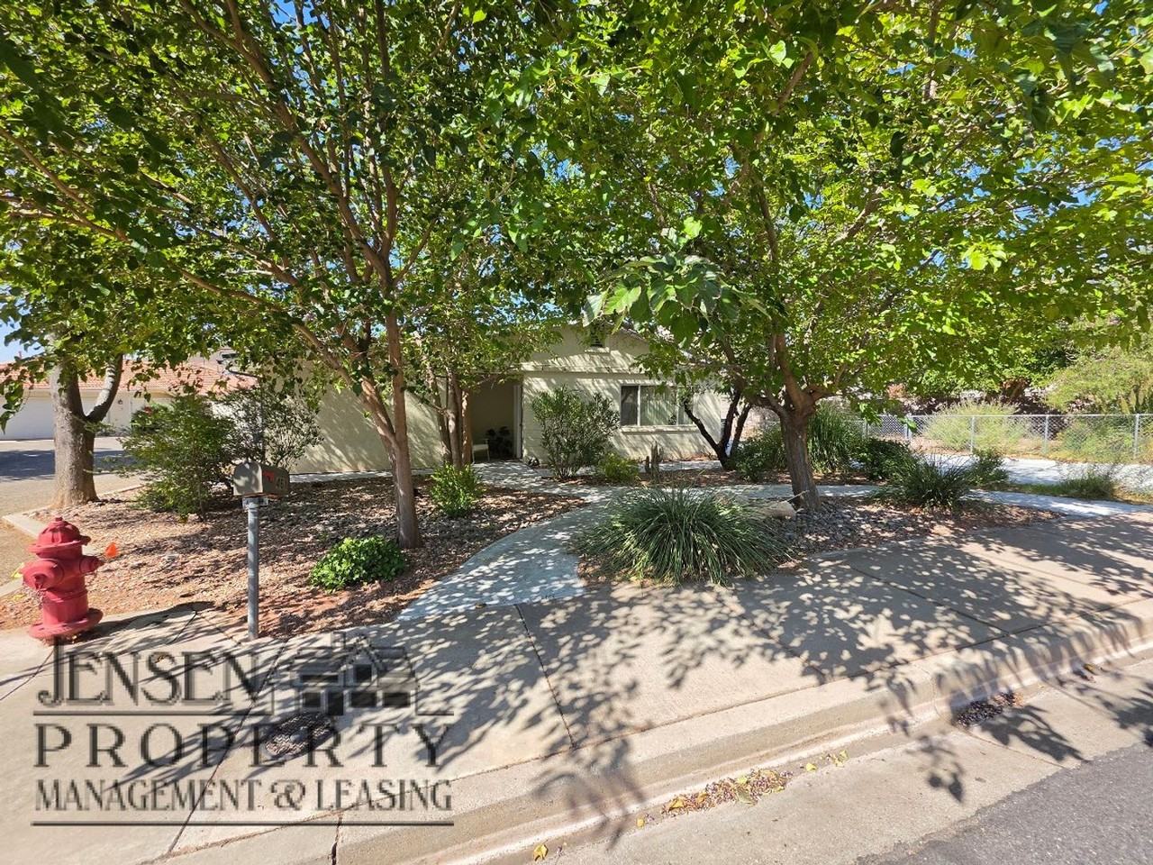 461 Diagonal St - Photo 3 of 17