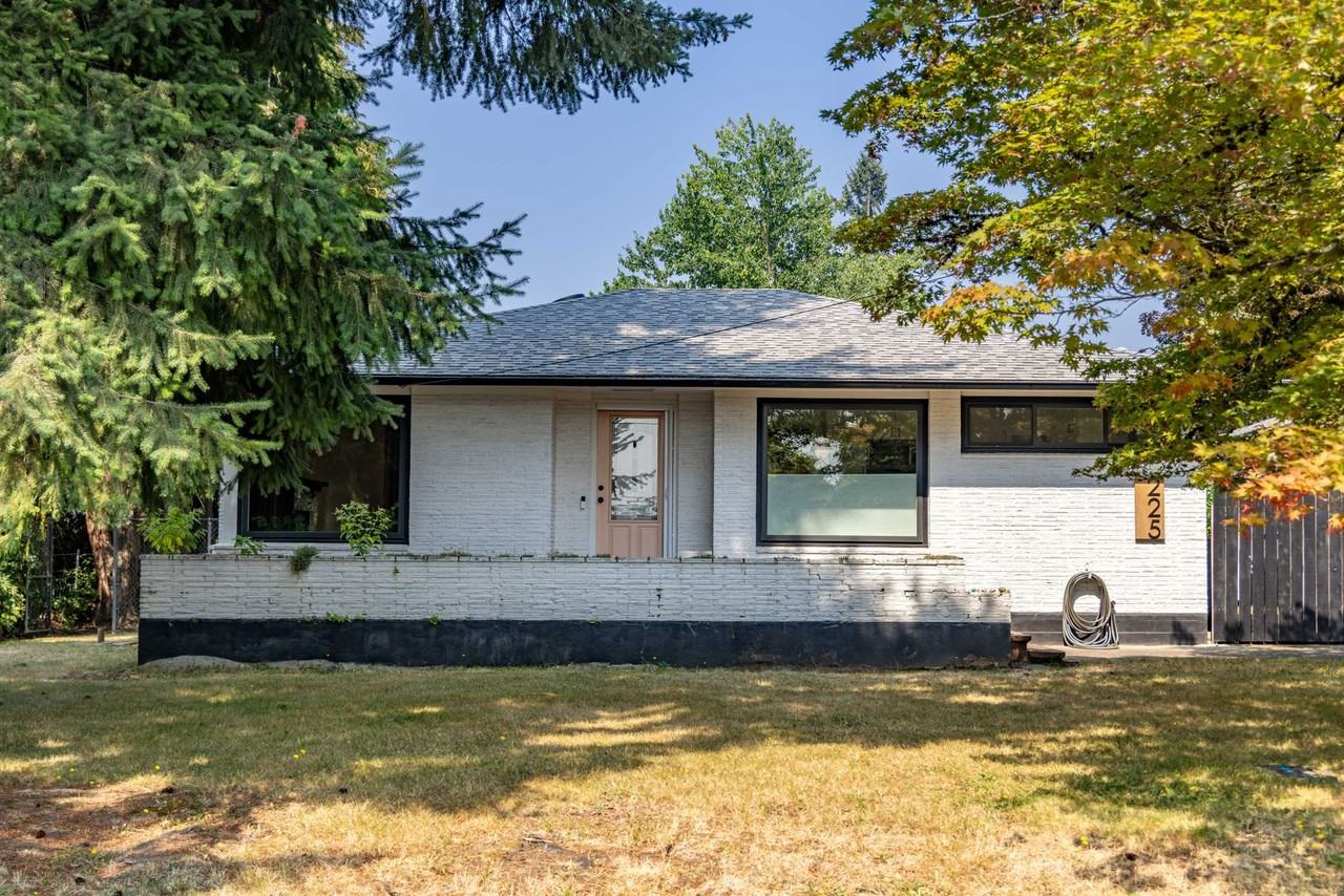 225 7th St - Photo 2 of 28