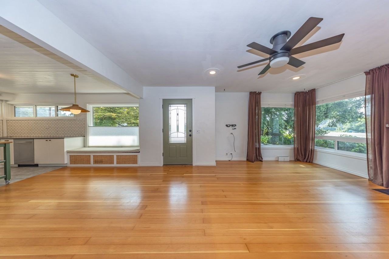 225 7th St - Photo 3 of 28
