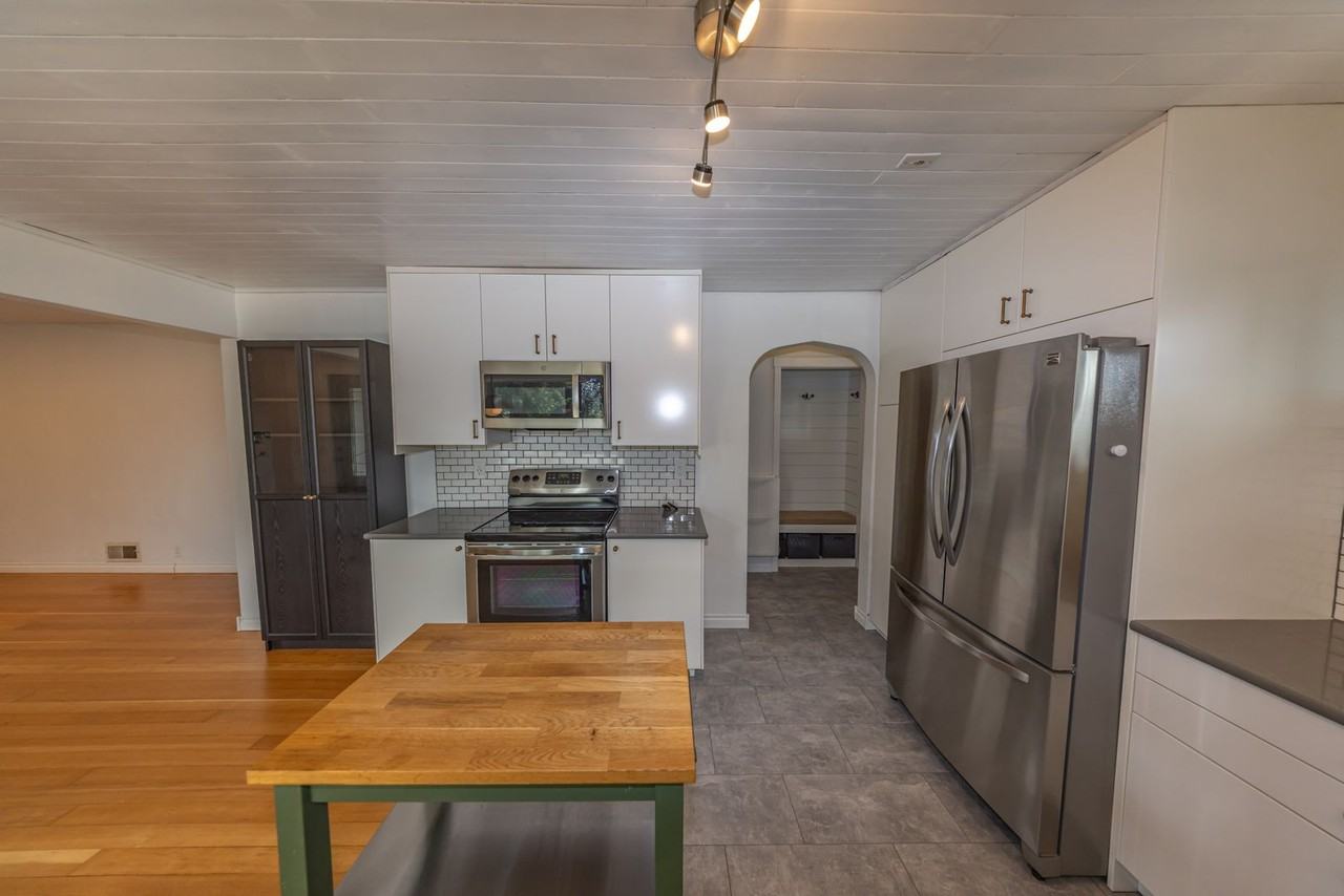 225 7th St - Photo 5 of 28