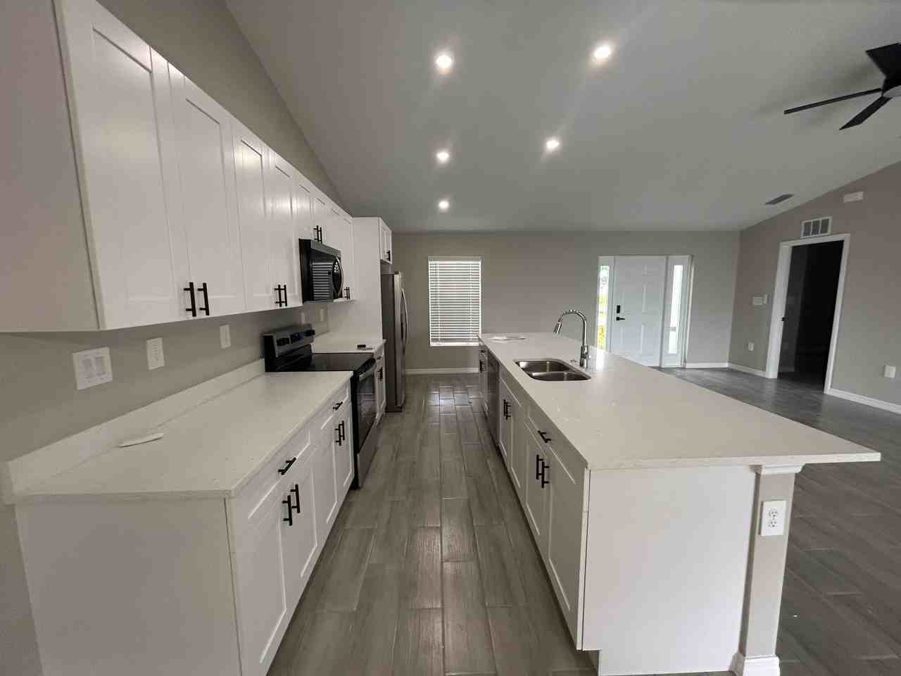 2014 Kismet Pkwy W - Photo 2 of 15
