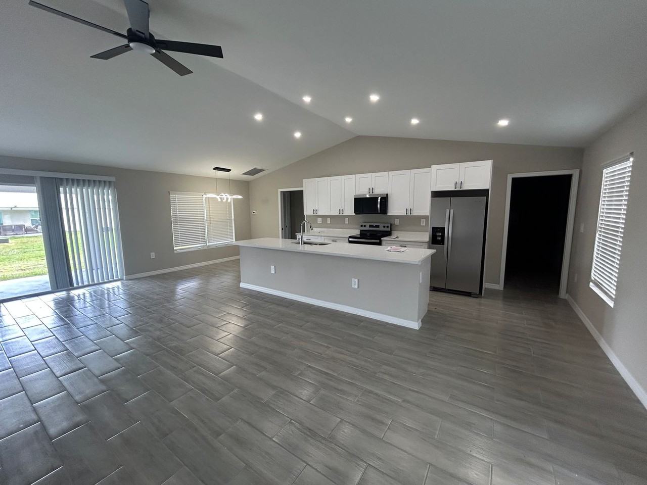 2014 Kismet Pkwy W - Photo 4 of 15