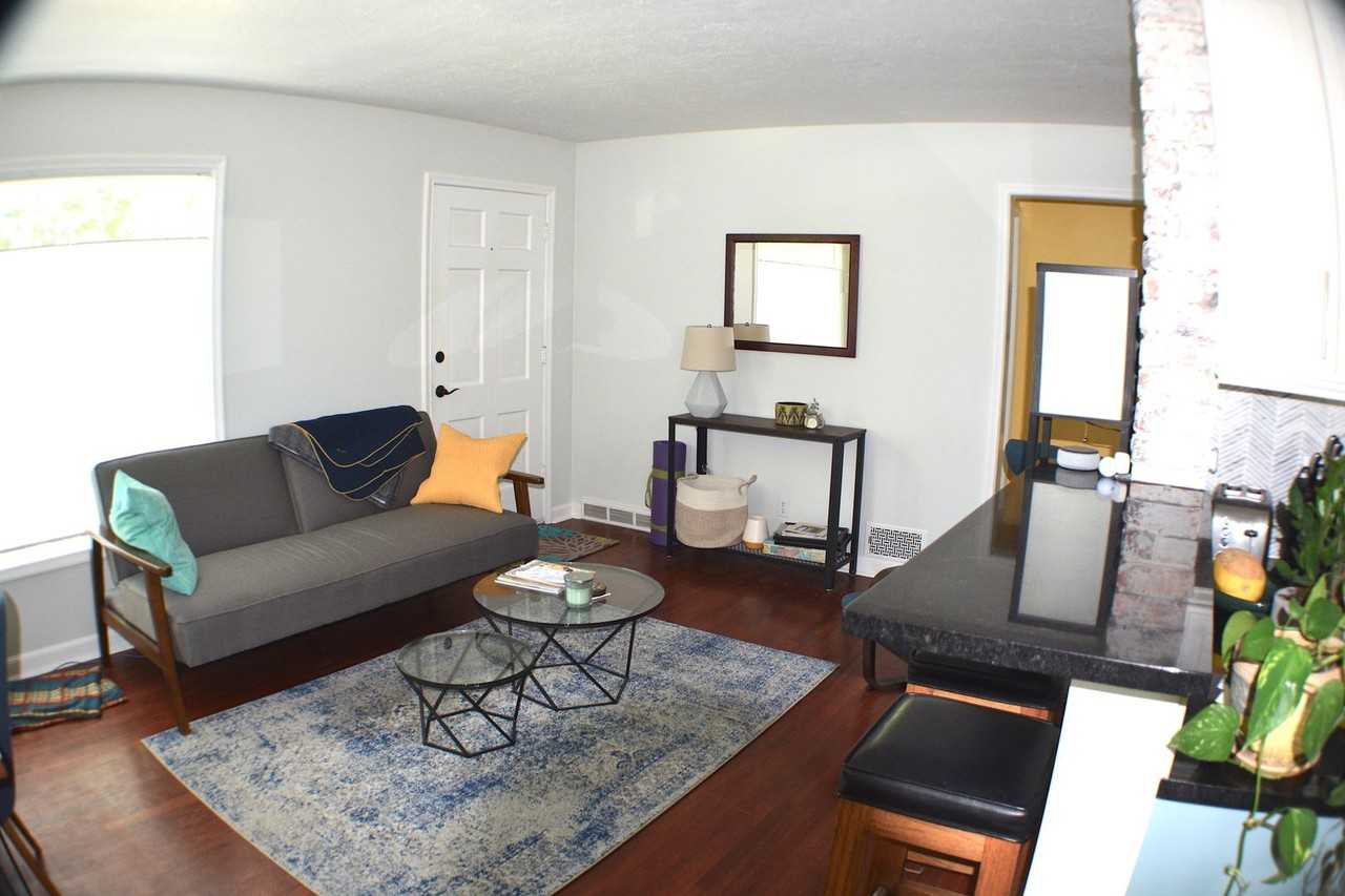 1425 E Zenith Ave - Photo 3 of 24