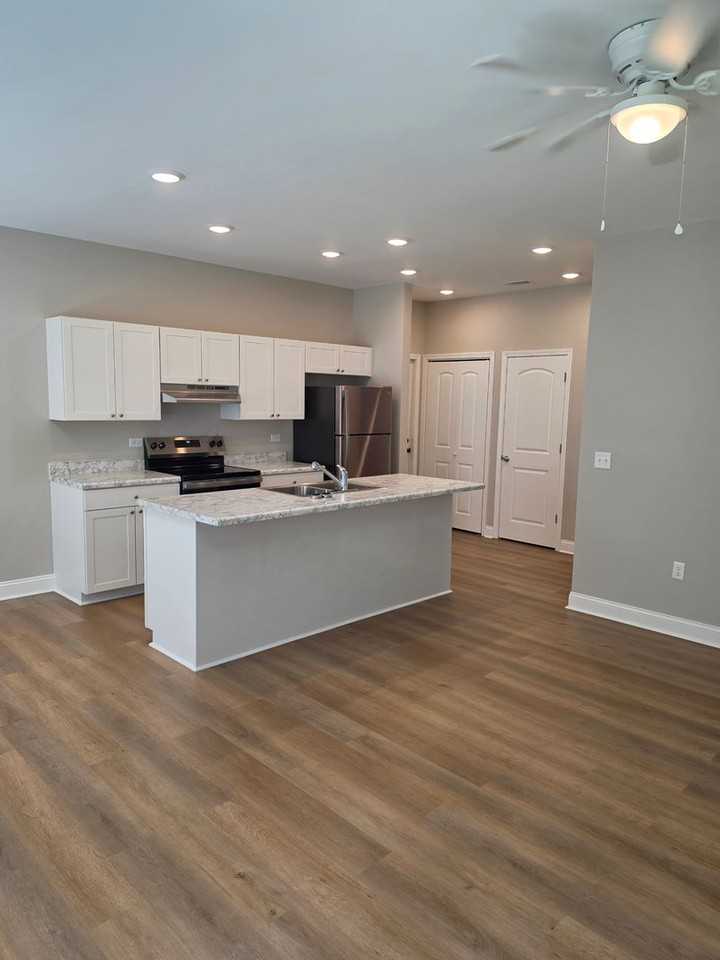 317 Gause St - Photo 4 of 21