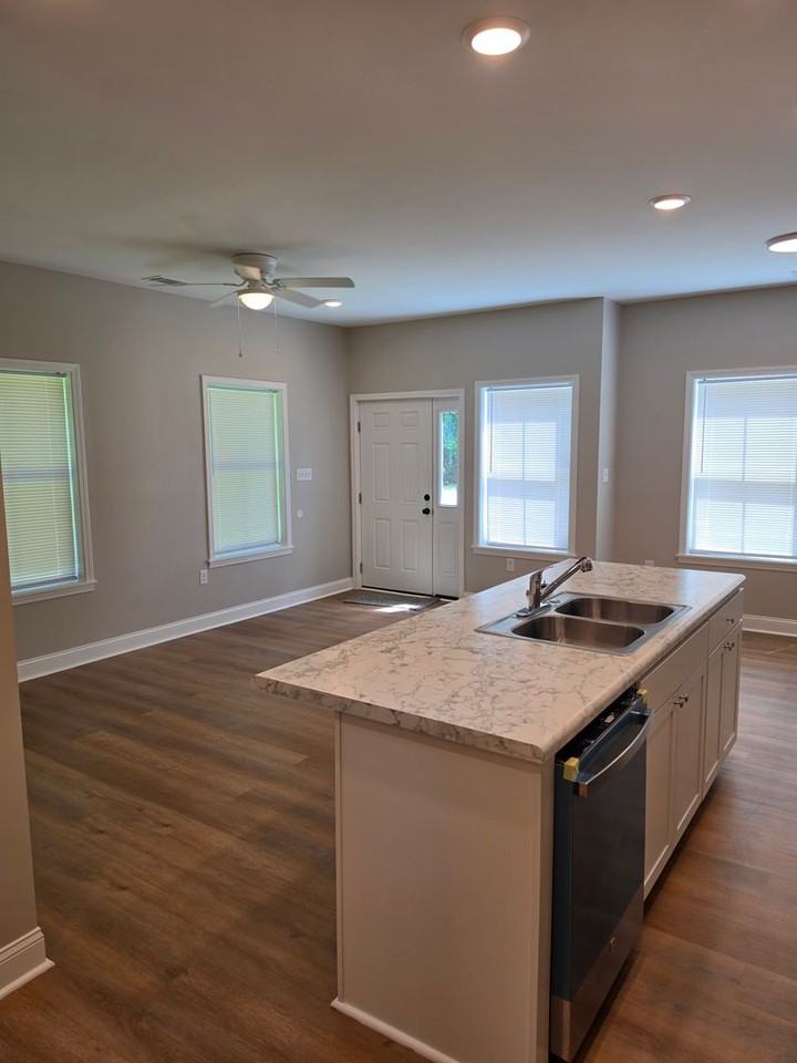 317 Gause St - Photo 5 of 21