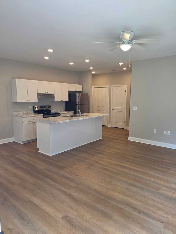 302 Thomas St - Photo 3 of 24