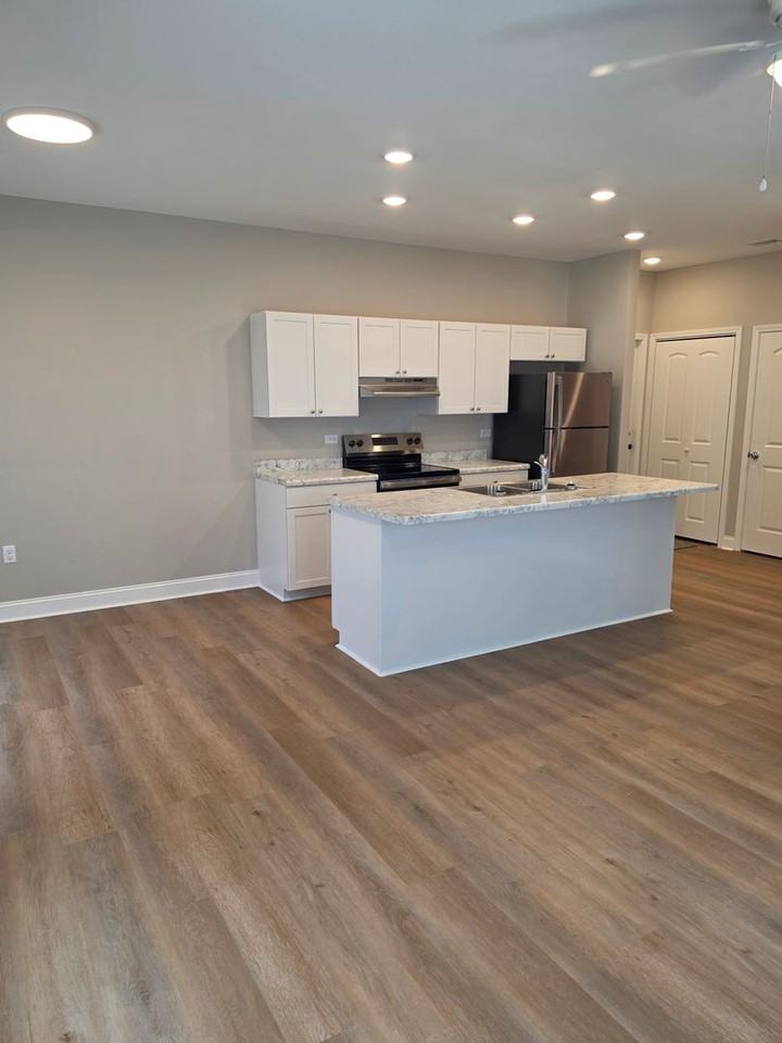 302 Thomas St - Photo 4 of 24