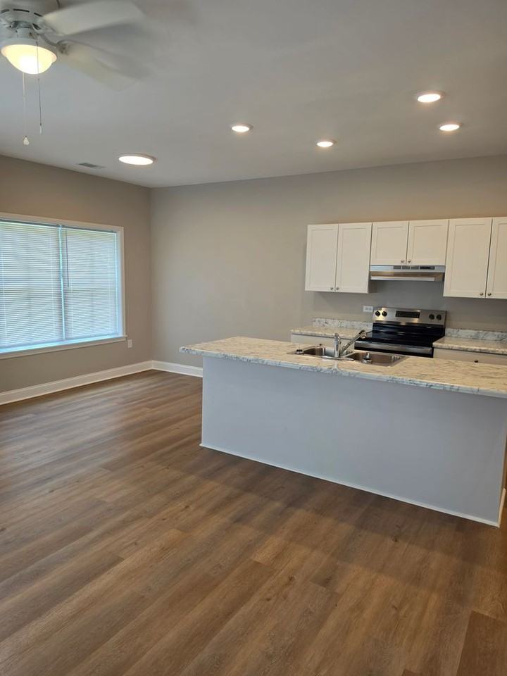 302 Thomas St - Photo 5 of 24