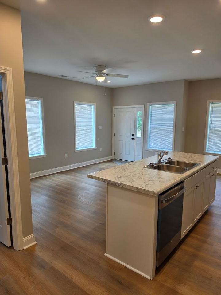 302 Thomas St - Photo 7 of 24
