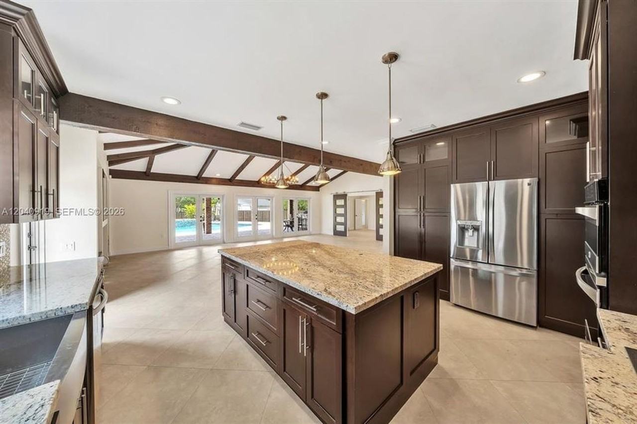 4920 Sw 170th Ave - Photo 2 of 14