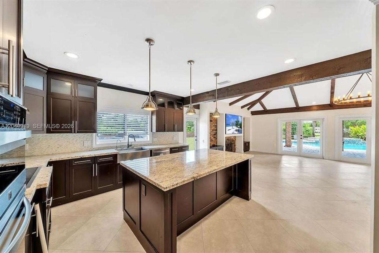 4920 Sw 170th Ave - Photo 3 of 14