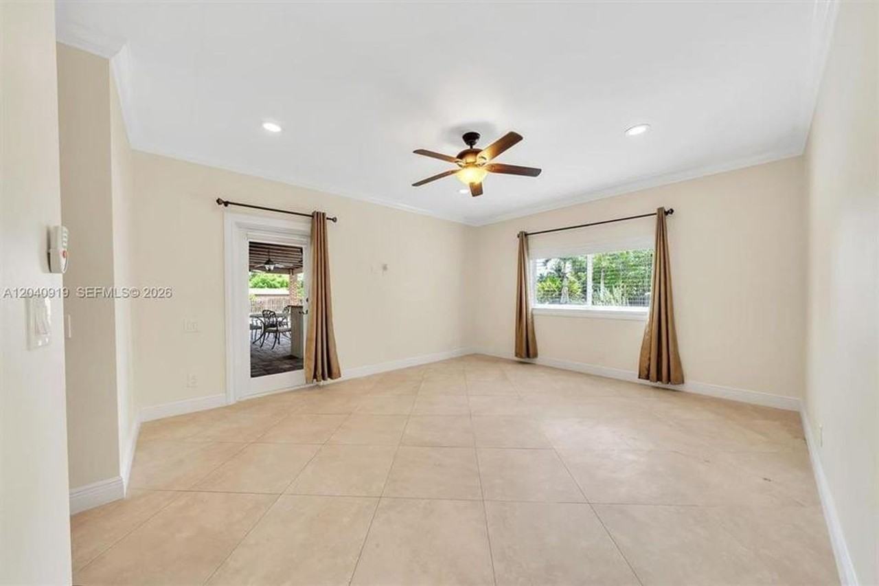 4920 Sw 170th Ave - Photo 7 of 14