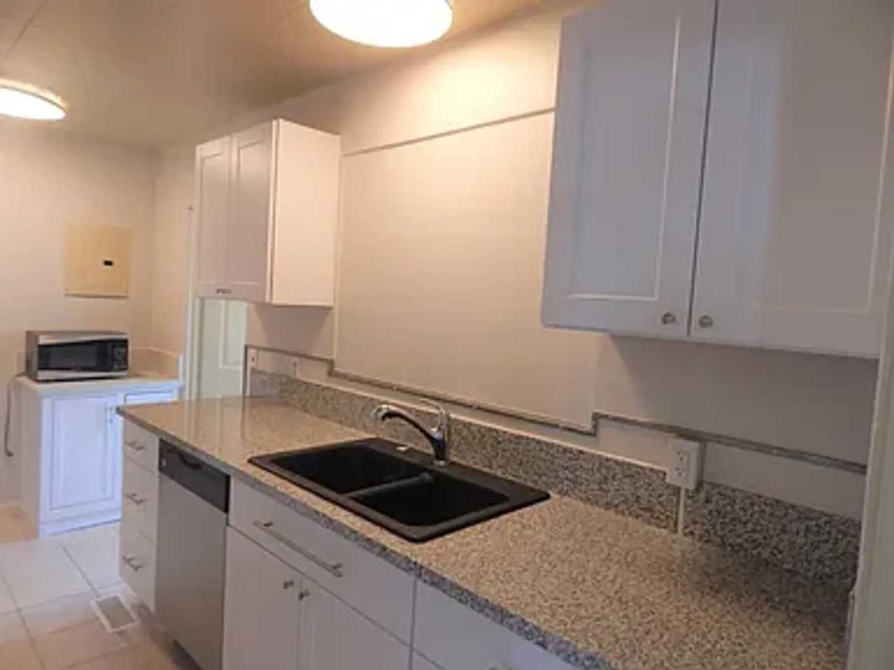 326 W 11th St - Photo 2 of 15