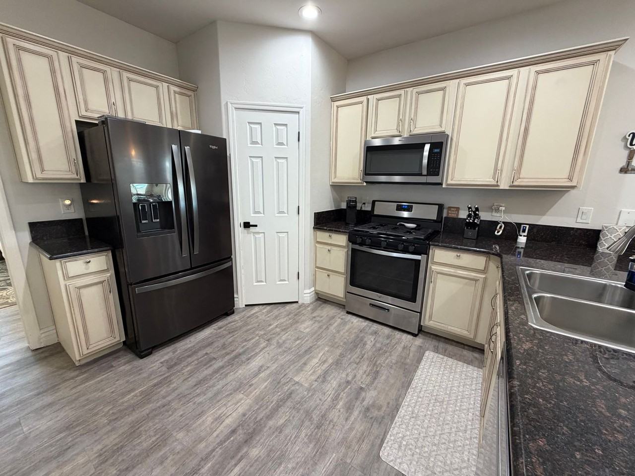 1797 E Alder Cir - Photo 7 of 27