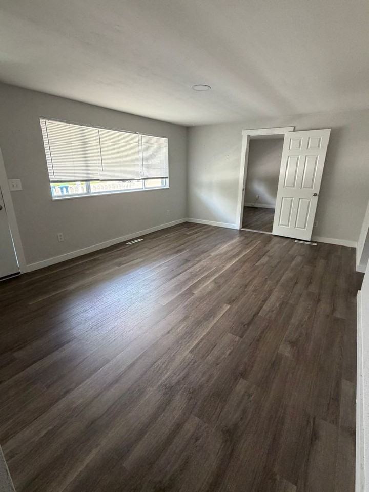 4326 Kitridge Rd - Photo 3 of 20