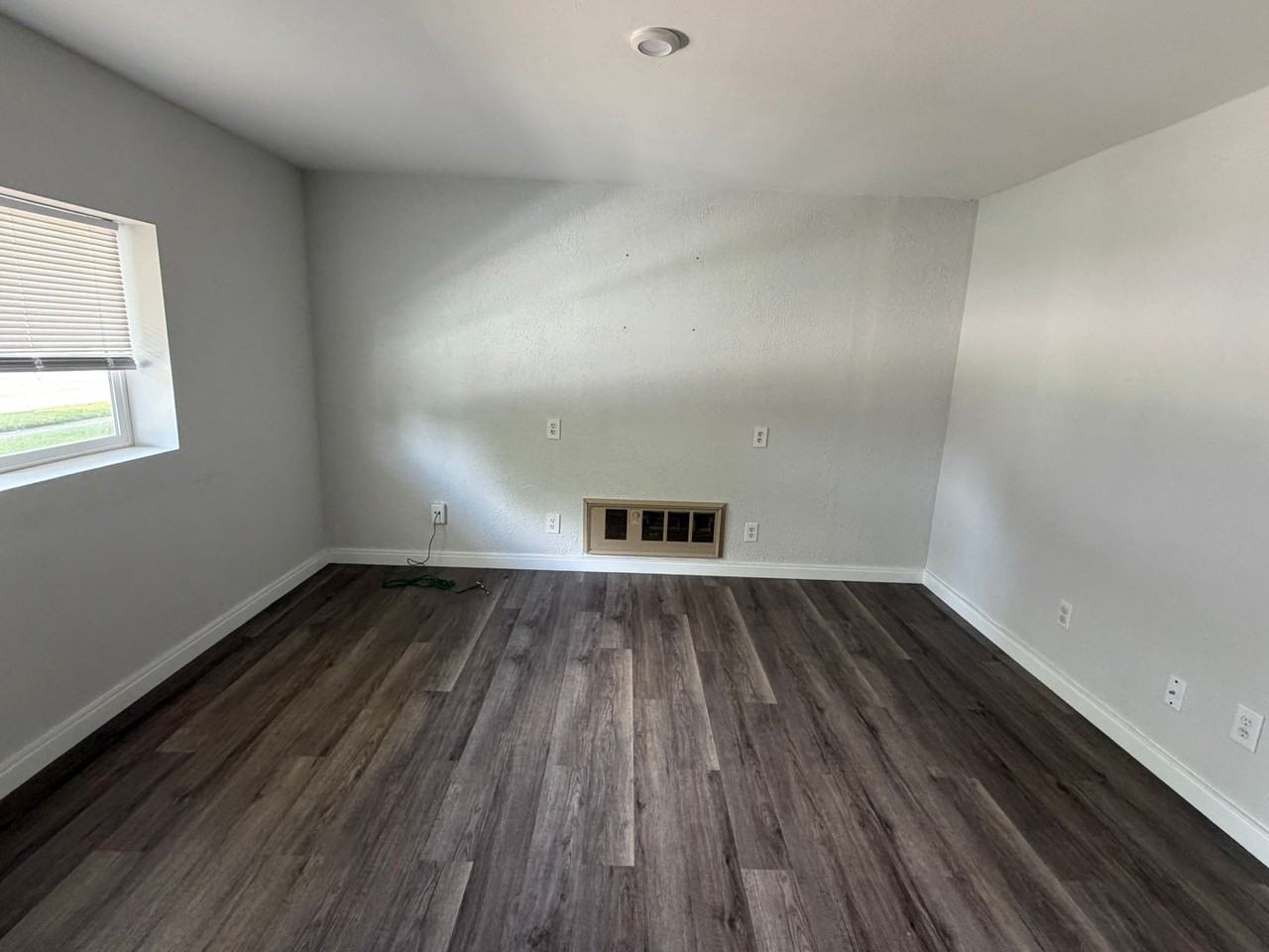 4326 Kitridge Rd - Photo 4 of 20