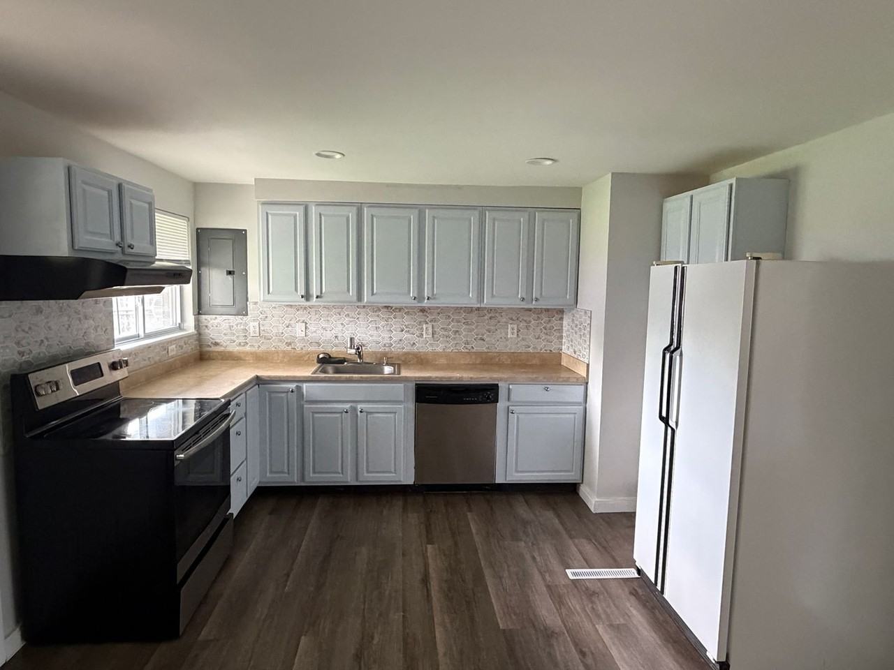 4326 Kitridge Rd - Photo 5 of 20