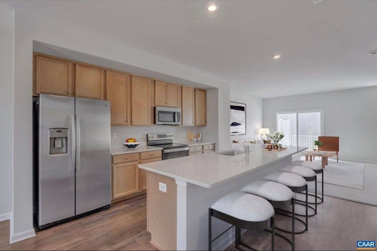 4831 Mercer St - Photo 3 of 11